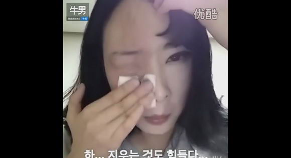 girl-remove-makeup