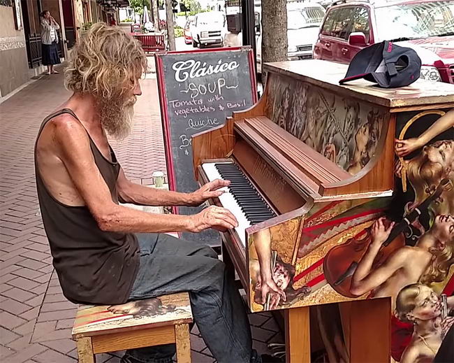 homeless-man-plays-piano-01