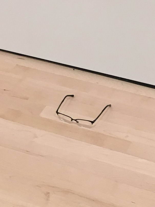 art-gallery-glasses-prank-01