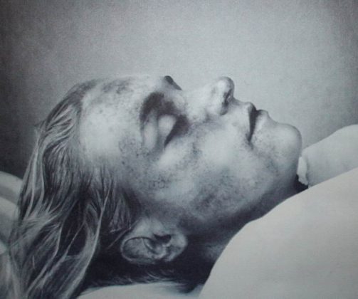 10 ภาพชันสูตรศพหายาก ของเซเลปคนดัง ที่คุณไม่เคยเห็นมาก่อน - เพชรมายา